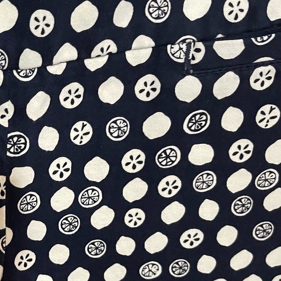 Lilly Pulitzer Palm Beach Fit navy blue with white lemon print cropped pants 2 - Picture 3 of 6